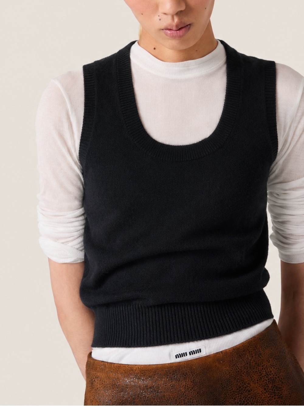 Escada 100% Cashmere Black Knit Sweater Vest Tank Top Sleeveless Scoop Neck Size